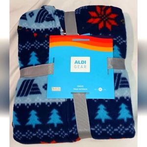 NEW Aldi Gear Unisex Blue Holiday Christmas One Piece Pajamas Zip Up Size M